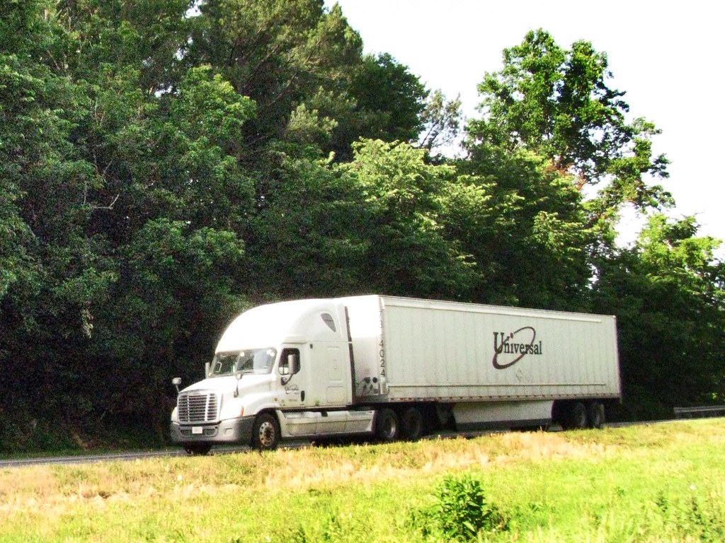 Universal Truckload Cascadia tnsamiam Flickr