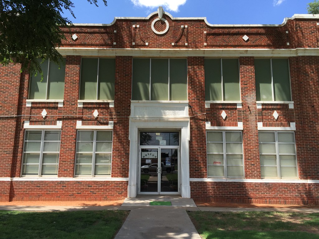 The Yoakum County Courthouse (Plains, Texas) The Yoakum Co… Flickr