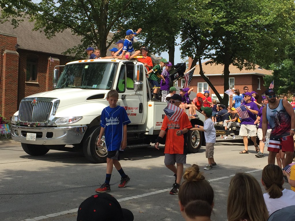 Brookfield's Little League players riding on a IHC tow tru… Flickr