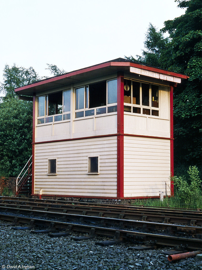 ChapelenleFrith ChapelenleFrith signal box by the Up… Flickr