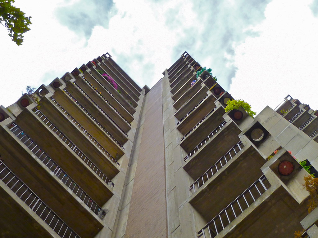 Heron House, Historic Lake Anne, Reston 16story highrise… Flickr