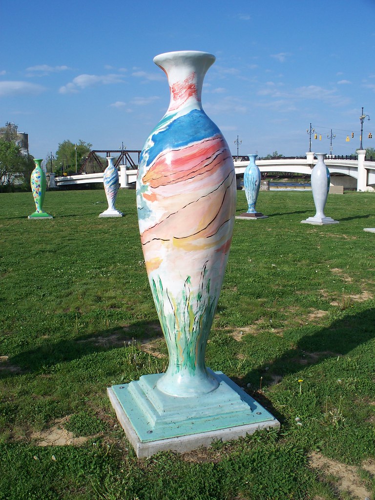 OH Zanesville Vase 17 Vase sculpture in Zanesville, Ohio… Flickr