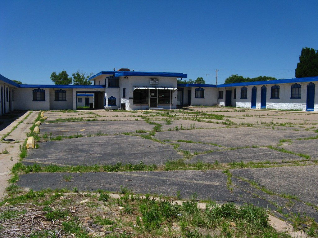 Ogallala, Nebraska The Lakeway Lodge is a classic UShaped… Flickr