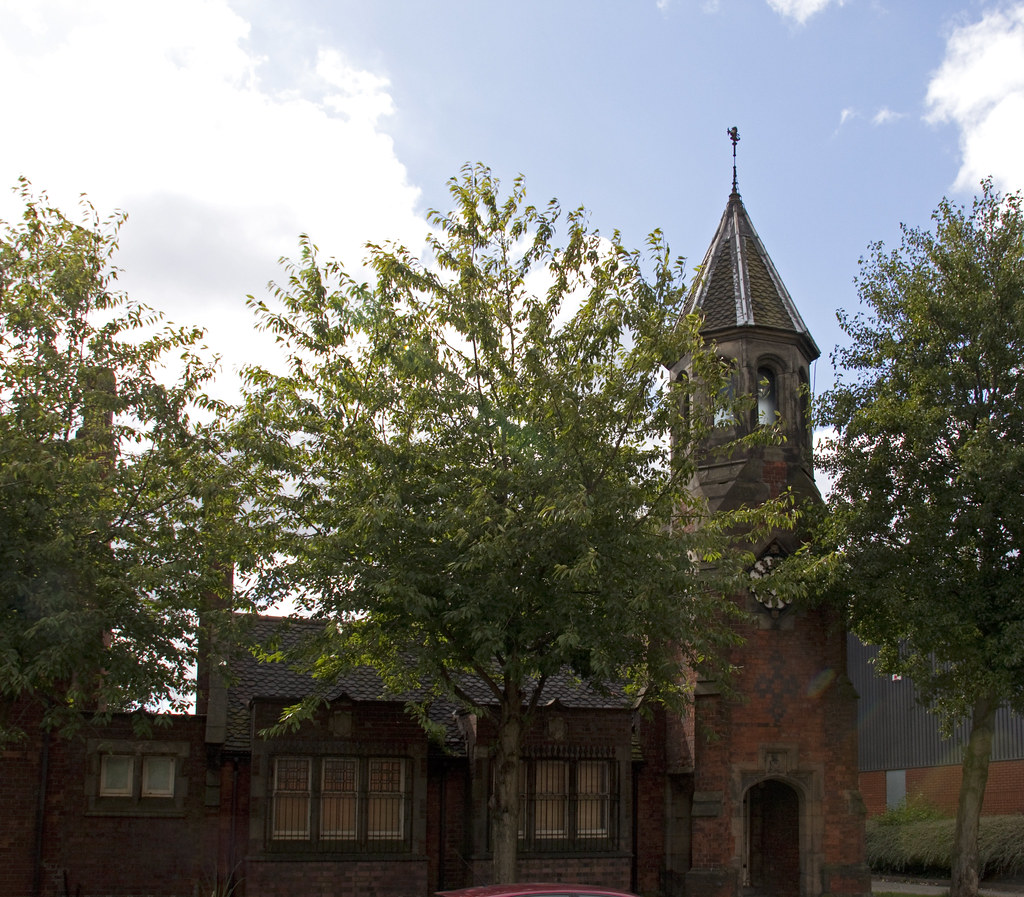 Old School house 3 Tony Hisgett Flickr