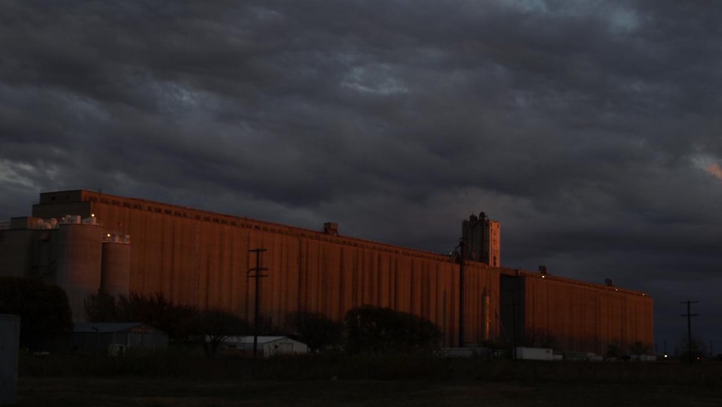 20101125_182706_0005 Gavilon Grain Elevator at Sunset Flickr