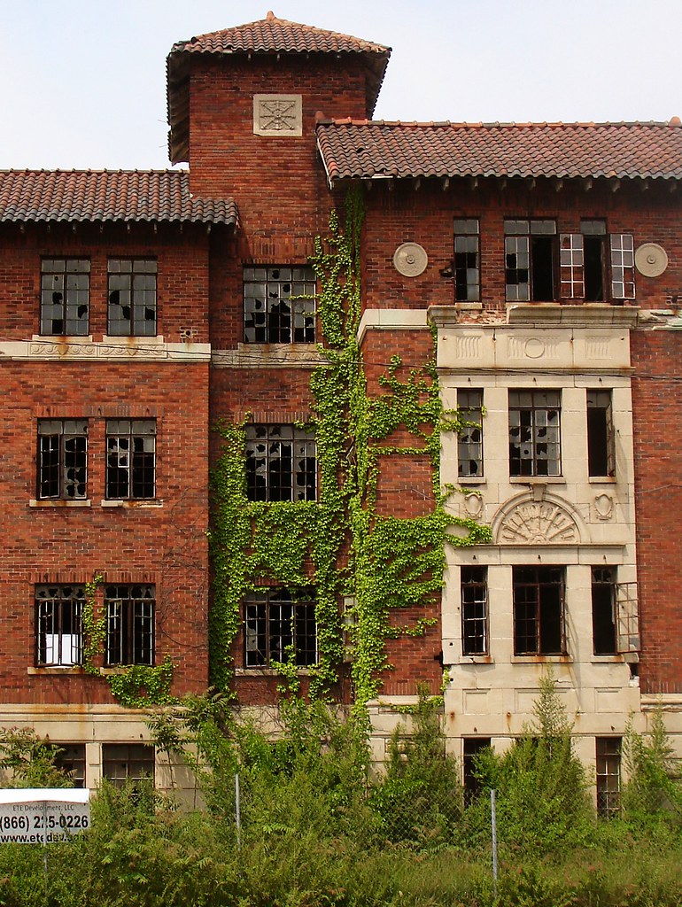 Mahencha Apartments in Gary, IN One of many abandoned apar… Flickr