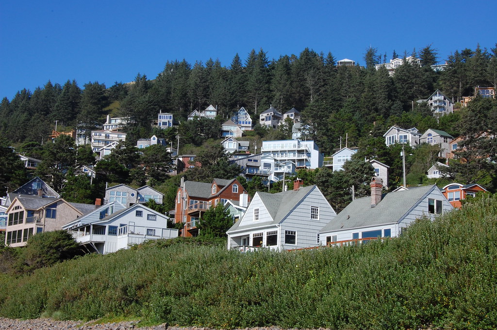 Town of Oceanside, Oregon The houses are built on bluffs a… Flickr
