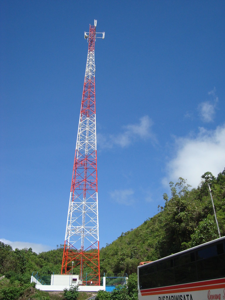 DSC03077 Menara telekomunikasi di Situ Patengan Menara