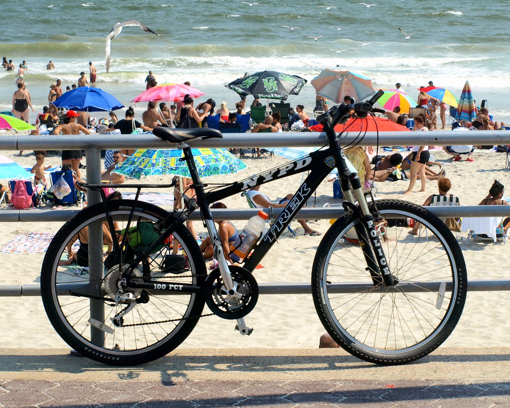 P100s NYPD Police Patrol Bicycle , Rockaway Beach Boardwal… Flickr