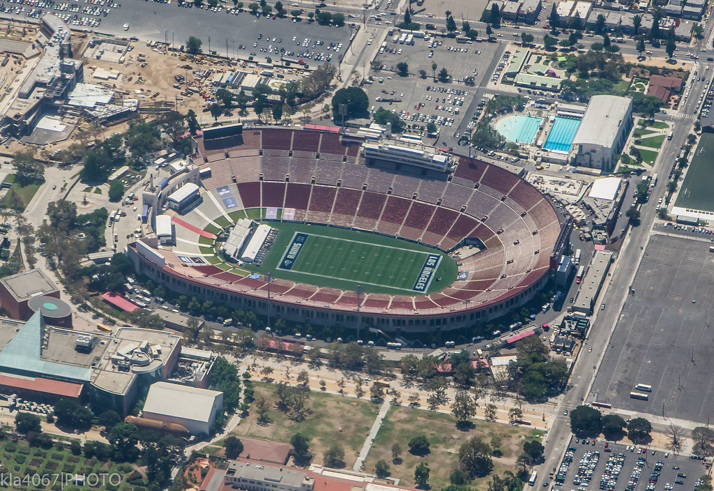 Los Angeles Memorial Coliseum THE RAMS HAVE LEFT THE BUI… Flickr