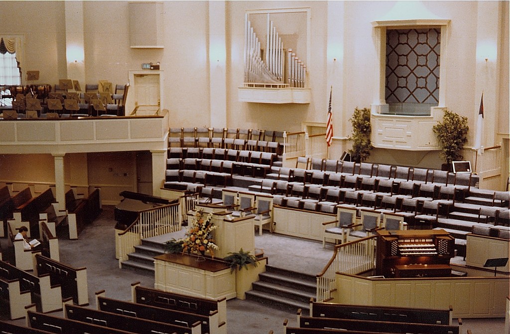 thomas_road_church_1987 Interior of Thomas Road Baptist Ch… Flickr