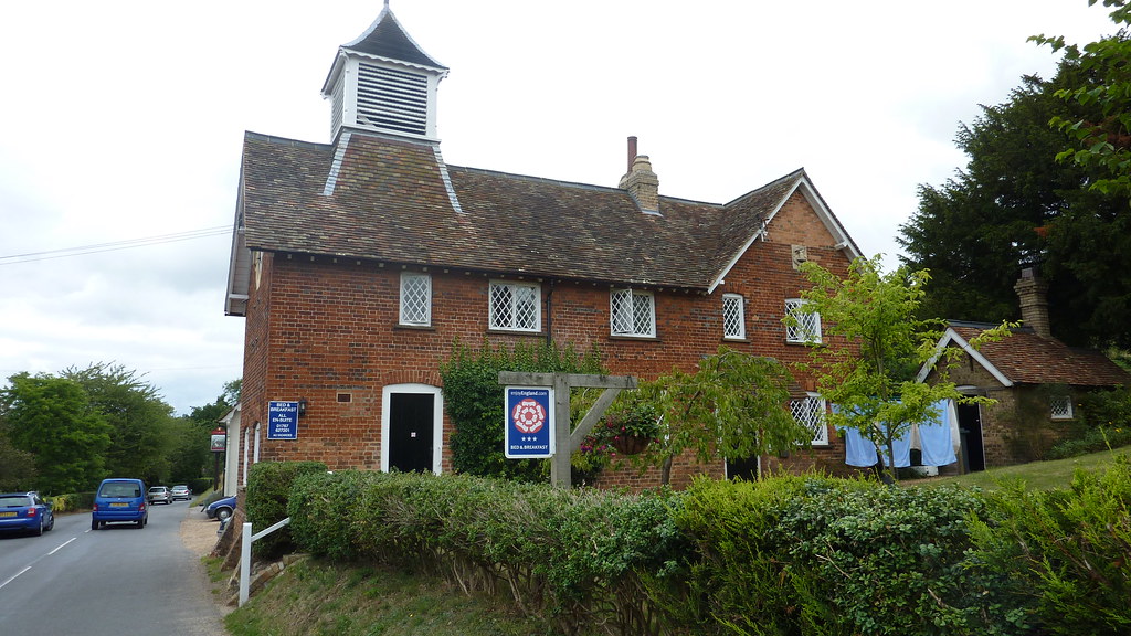 Old Warden Village The Guest House next to The Hare and Ho… Flickr
