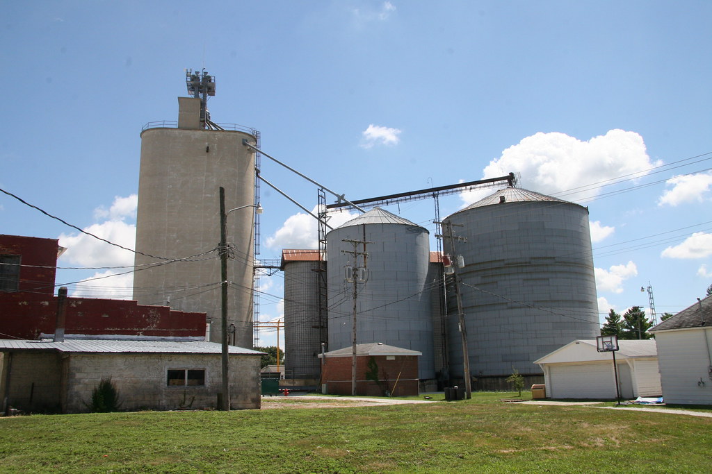 Cullom IL, Cullom Illinois, Grain elevator, Livingston Cou… Flickr