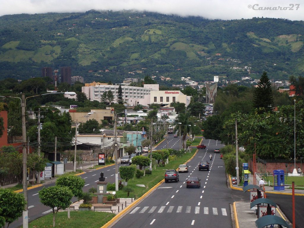 Colonia San Benito Avenida La Revolucion Ubicada en la Zon… Flickr