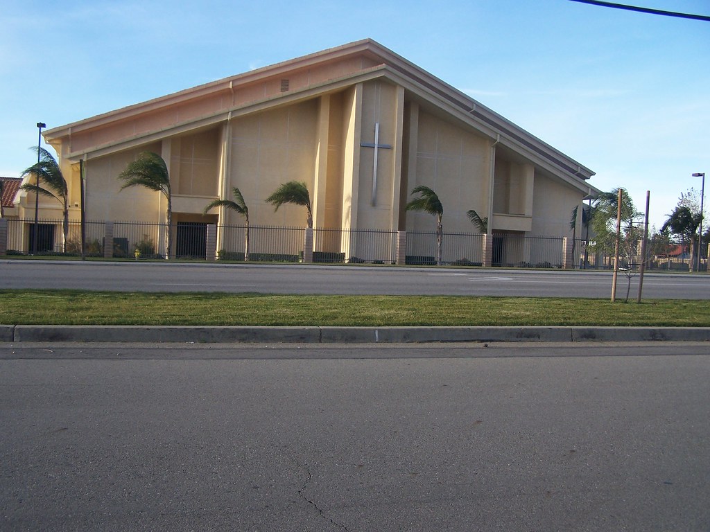 Sunrise Church, Rialto, CA zora2008 Flickr