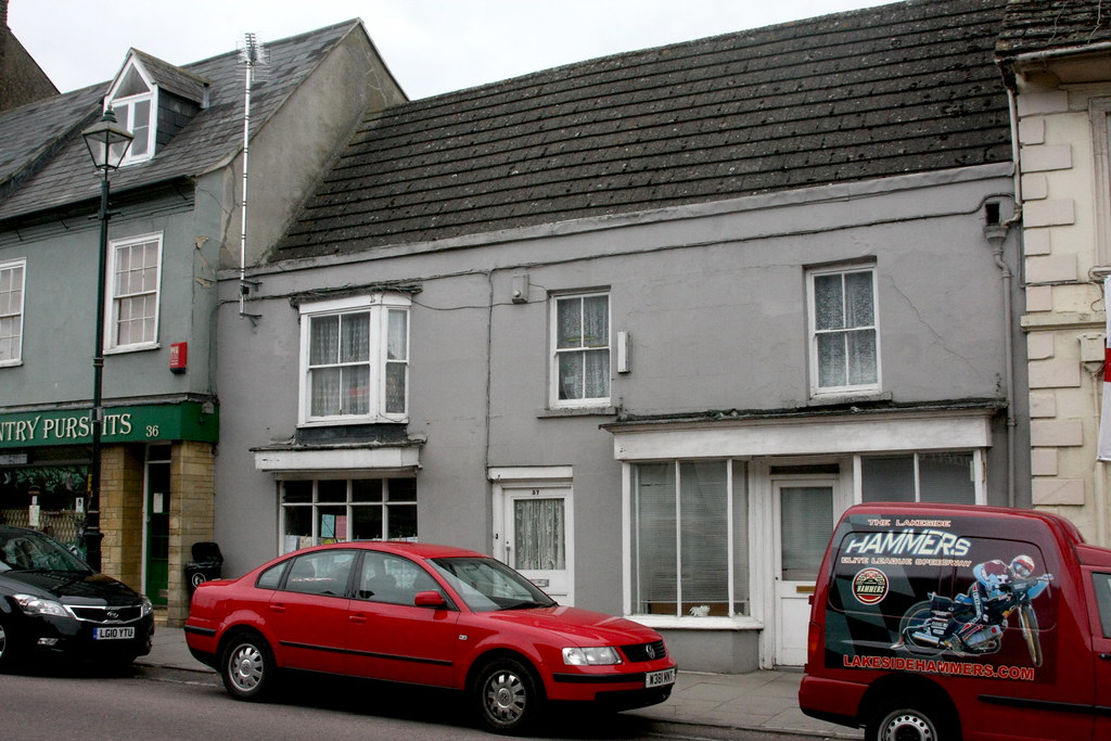 Cricklade, High St, 037 Shop and restaurant, C18. Rendered… Flickr