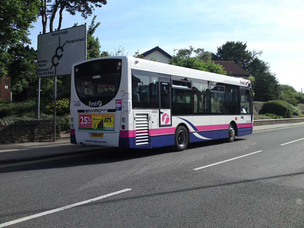 YX09AFY First Bristol Enviro 200 in Westerleigh Road, Down… Flickr