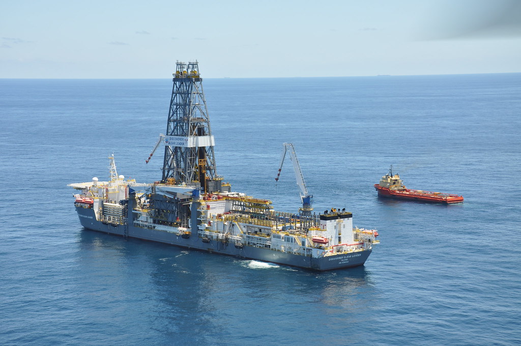 New Drill Ship Discover Clear Leader Assists in Oil Recove… Flickr
