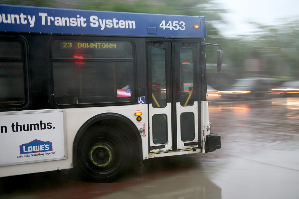 Milwaukee (WIS) E Wisconsin Ave CTS " Bus 4753 " 2 Flickr