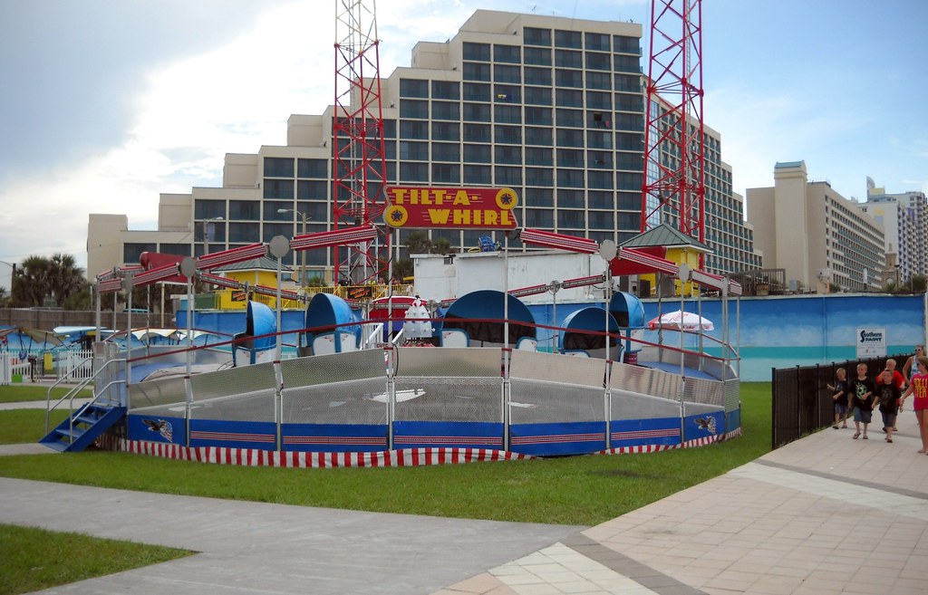 TiltAWhirl I haven't seen too many TiltAWhirls lately … Flickr