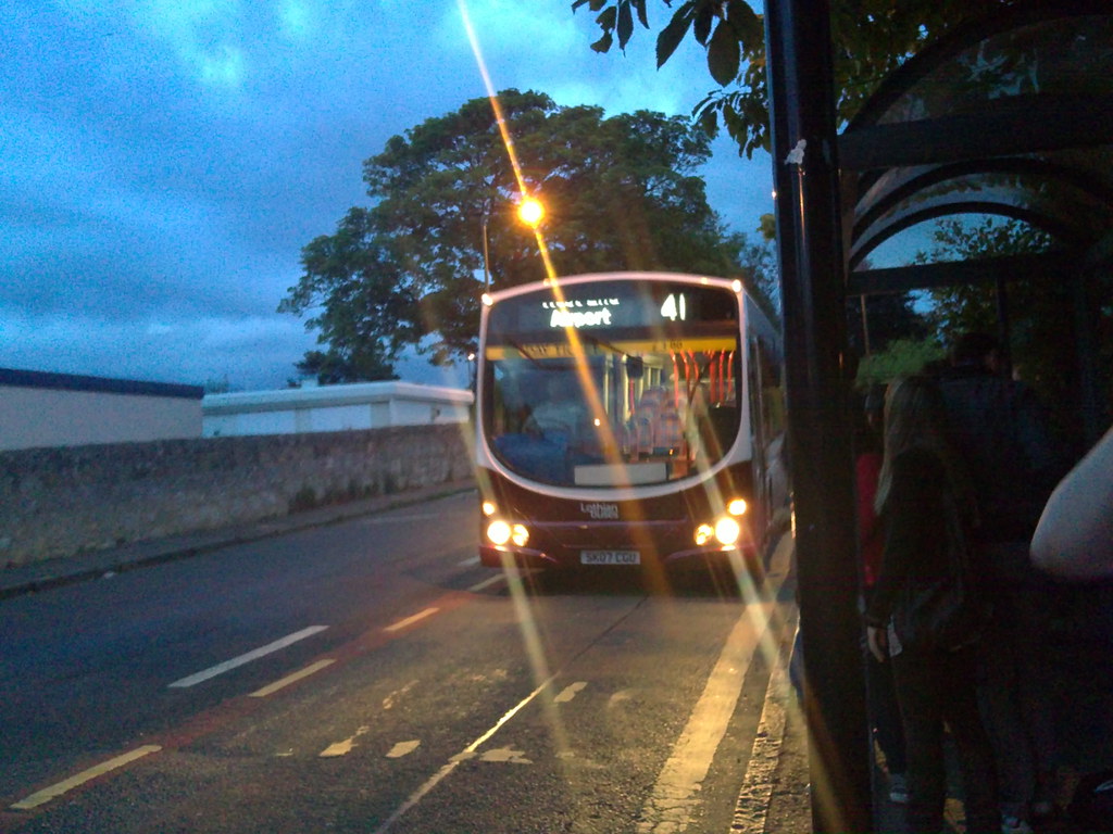 Lothian 137 on service 41 Cramond Road North, EDINBURGH (8… Flickr