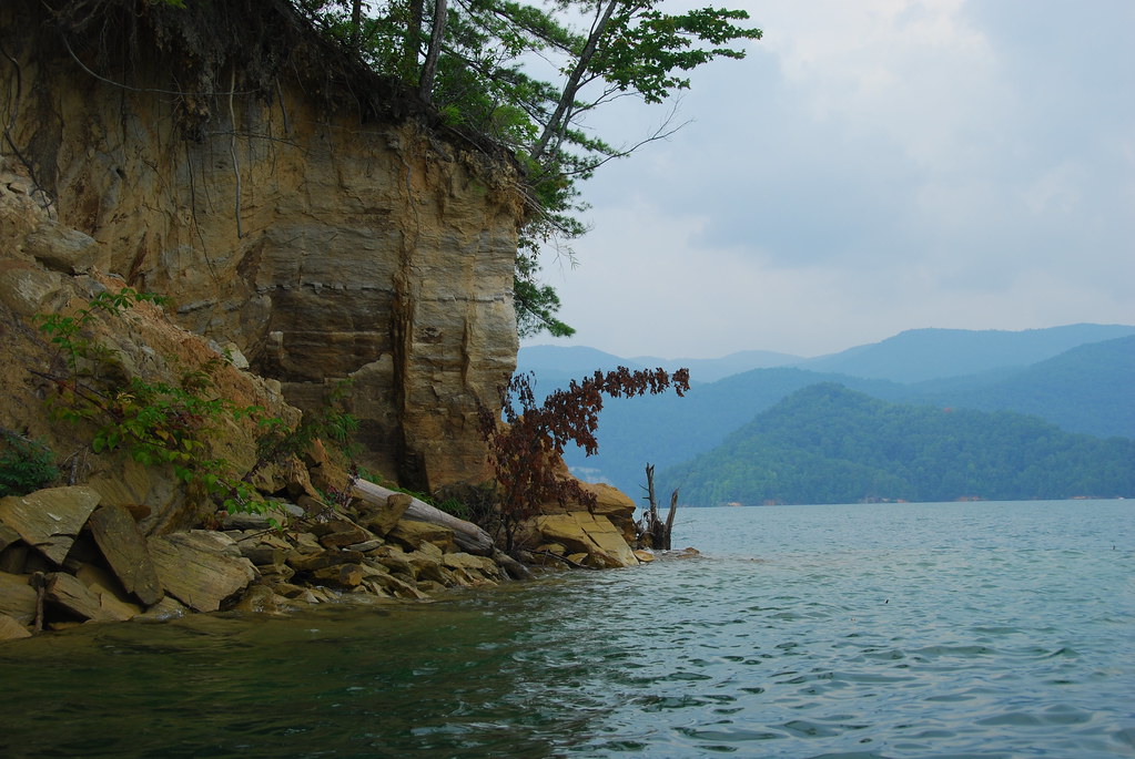 Jocassee Cliff Lake Jocassee in South Carolina. This is on… Flickr
