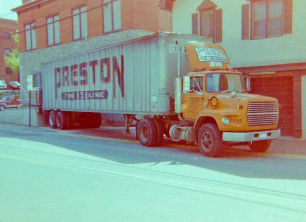 PRESTON TRUCKING CO (THE 151 LINE) FORD DAYCAB w/RIBBED TRAILER a