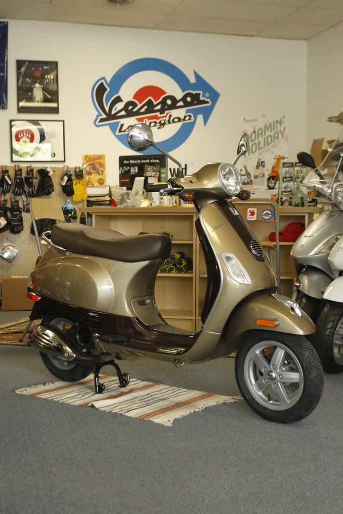 2011 Vespa LX 150 TWOTONE Bronze Espresso Vespa LX 150 TW… Flickr