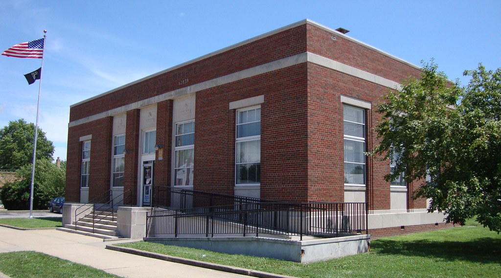 Post Office 62839 (Flora, Illinois) Built in 1936 courthouselover