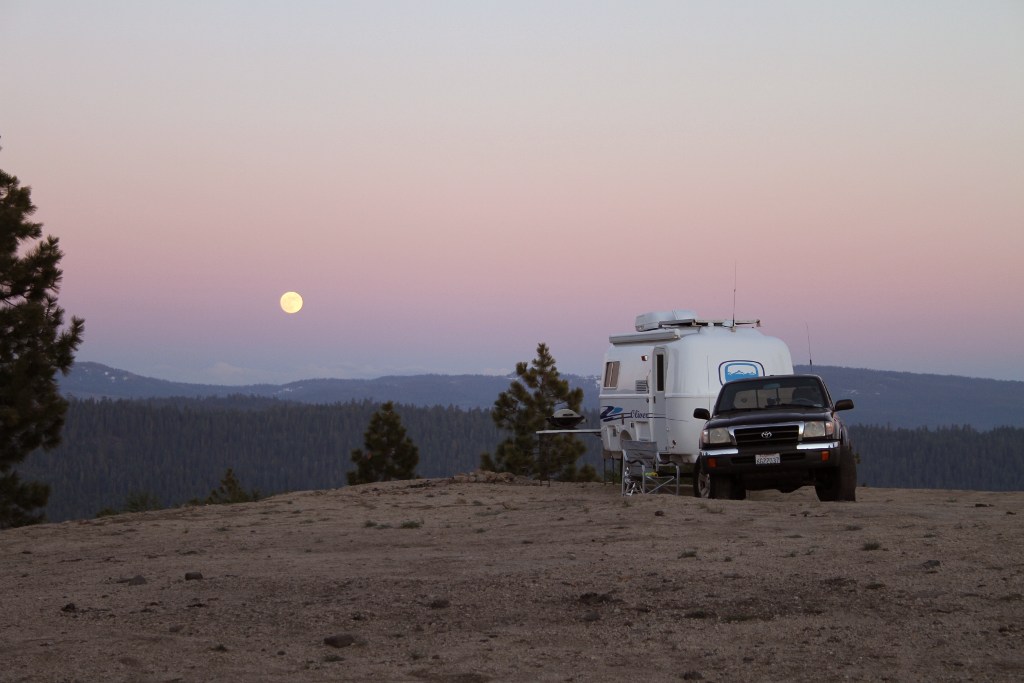 IMG_0348 Field Day 2010, moon rise at Peddler Hill wd6cmu Flickr