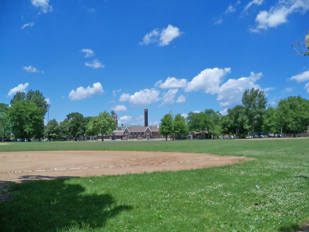 Union Park Union Park grounds with Fieldhouse in the backg… Flickr