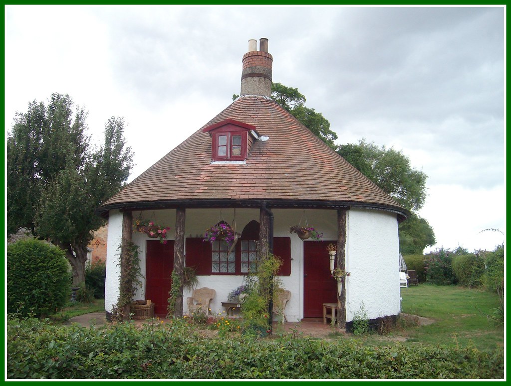 " Roundhouse Cottage " Another view of this charming cotta… Flickr