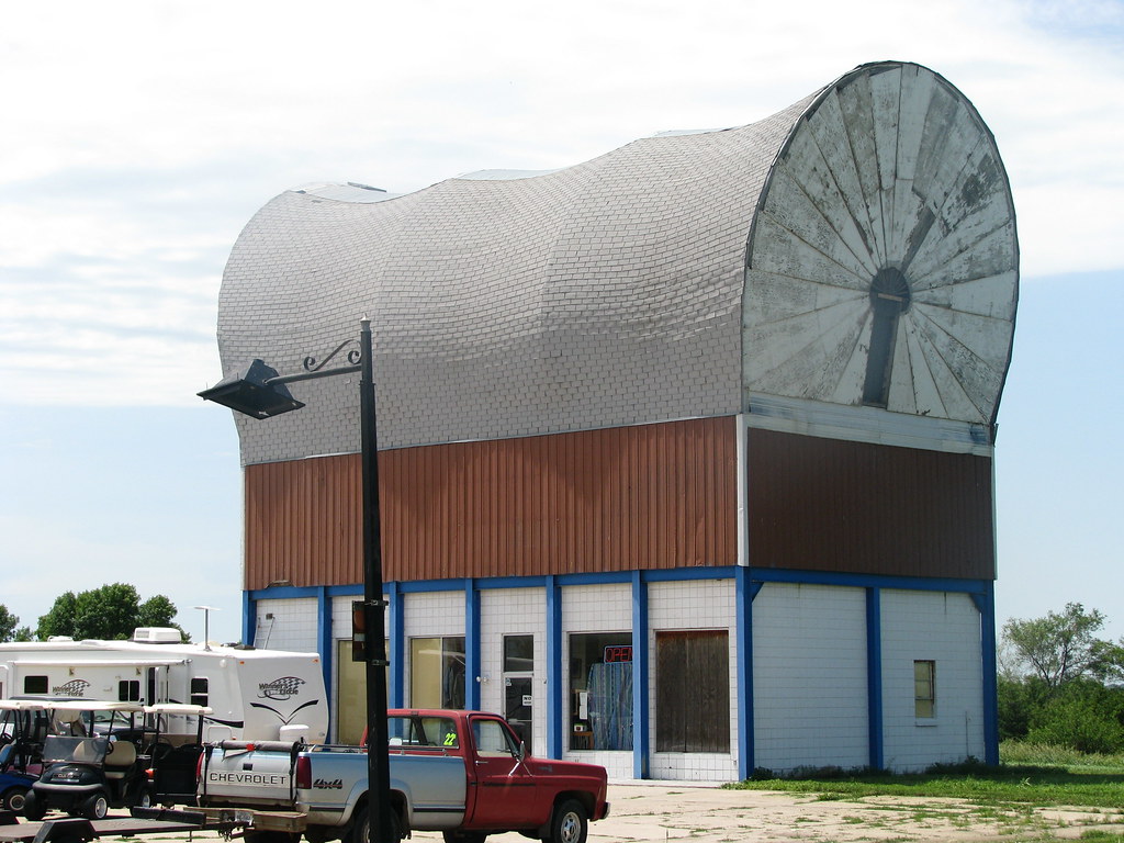World's Largest Covered Wagon Milford, NE www.roadsideamer… Flickr