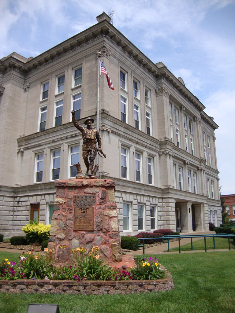 Putnam County Courthouse and WWI Monument (Greencastle, In… Flickr