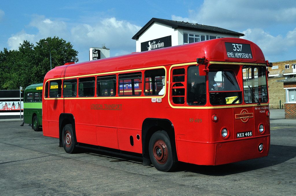 RF489 at Hemel Hempstead bus station. RF489 is at Hemel He… Flickr