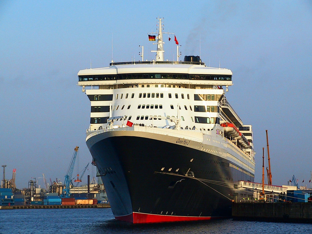 Queen Mary 2 im Hamburger Hafen 2004 Johannes Flickr
