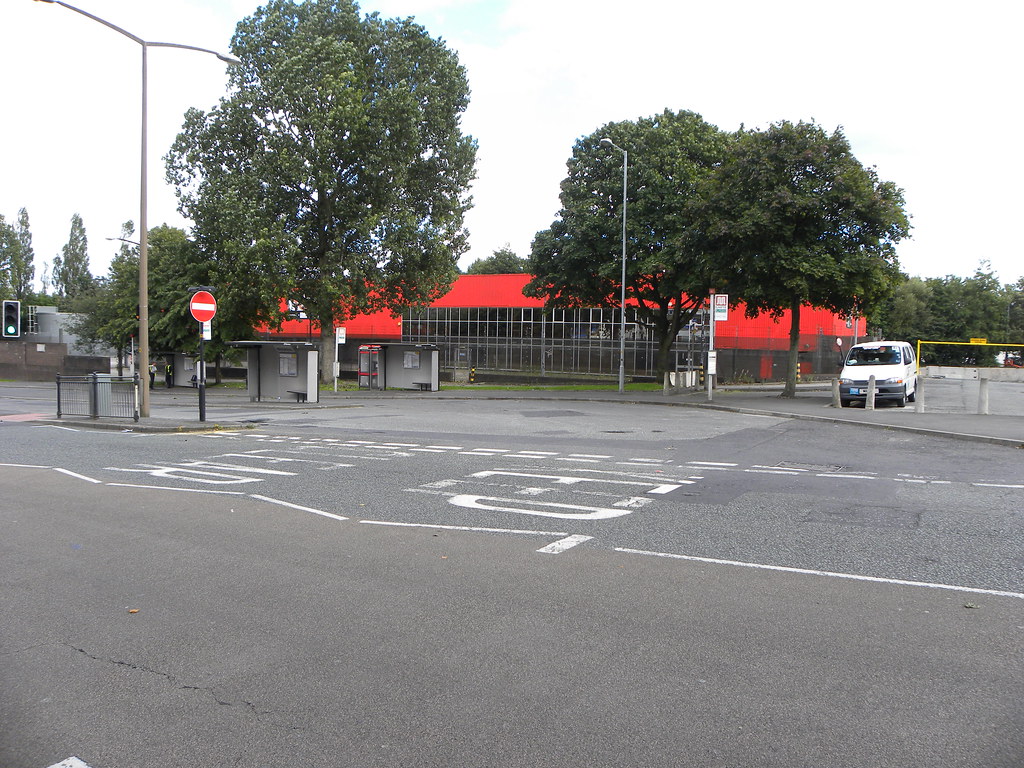 Old B&Q Oldham (2/2) Site of the new Oldham Mumps Metrolin… Flickr