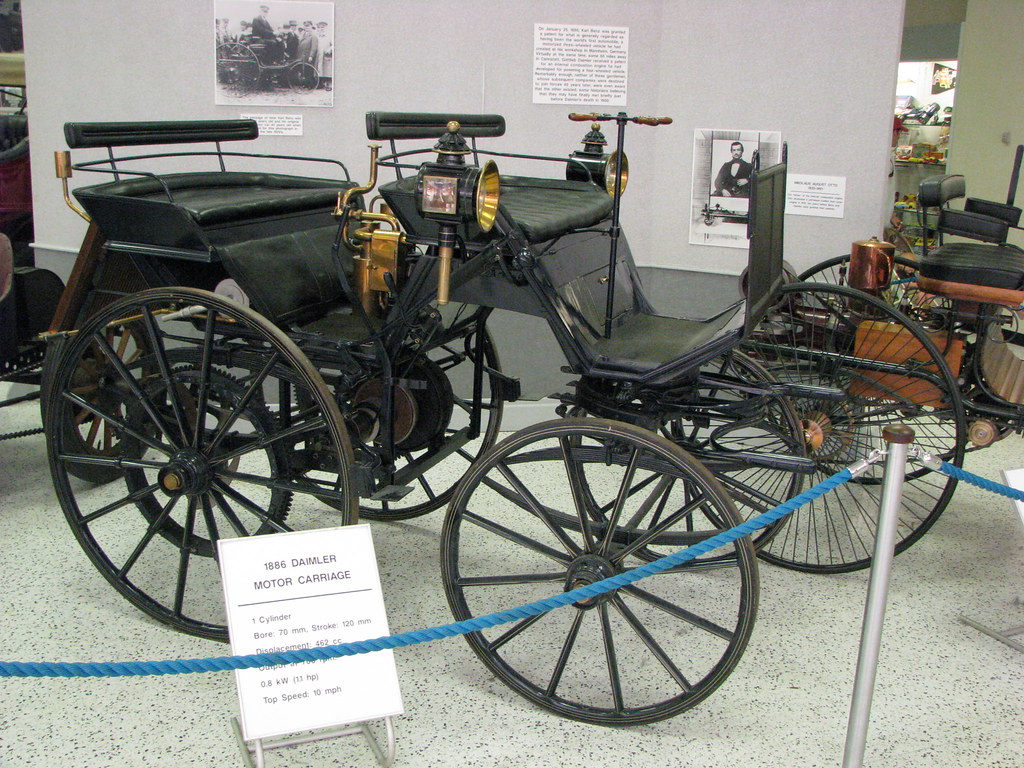 1886 Daimler Motor Carriage Onecylinder engine, displacin… Flickr