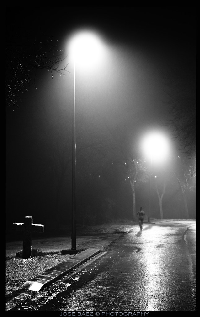 Correr bajo la lluvia Foto capturada en el camino de Roya,… Flickr