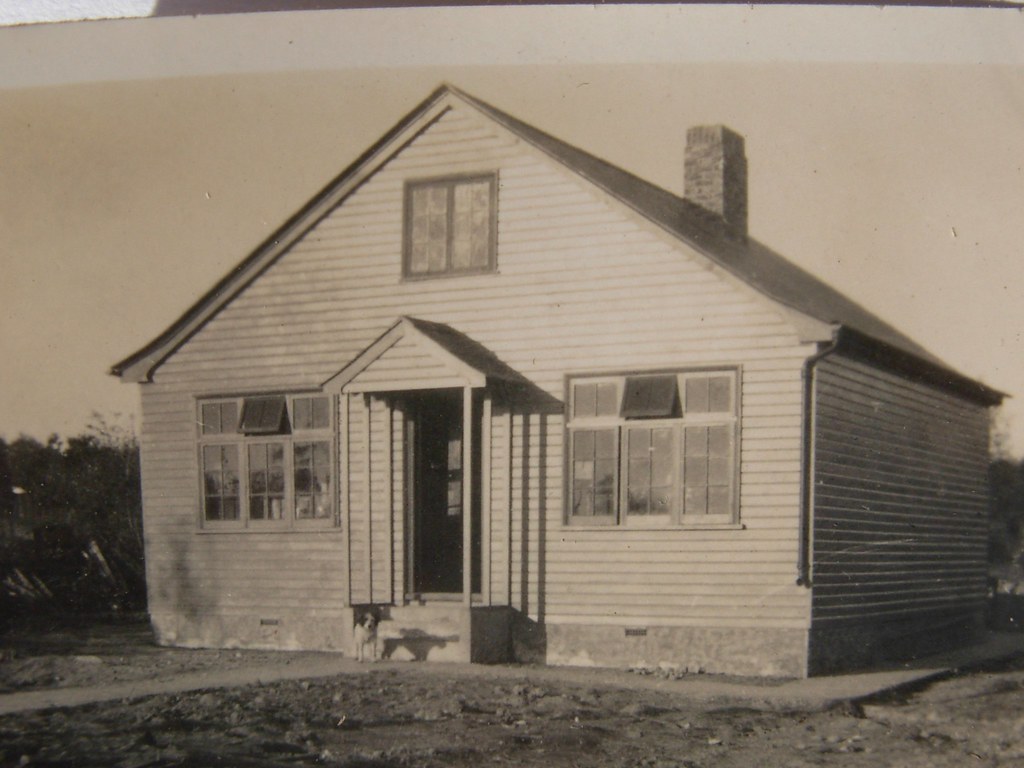 Weatherboard Bungalow, Bromley Green Road. In the late 192… Flickr