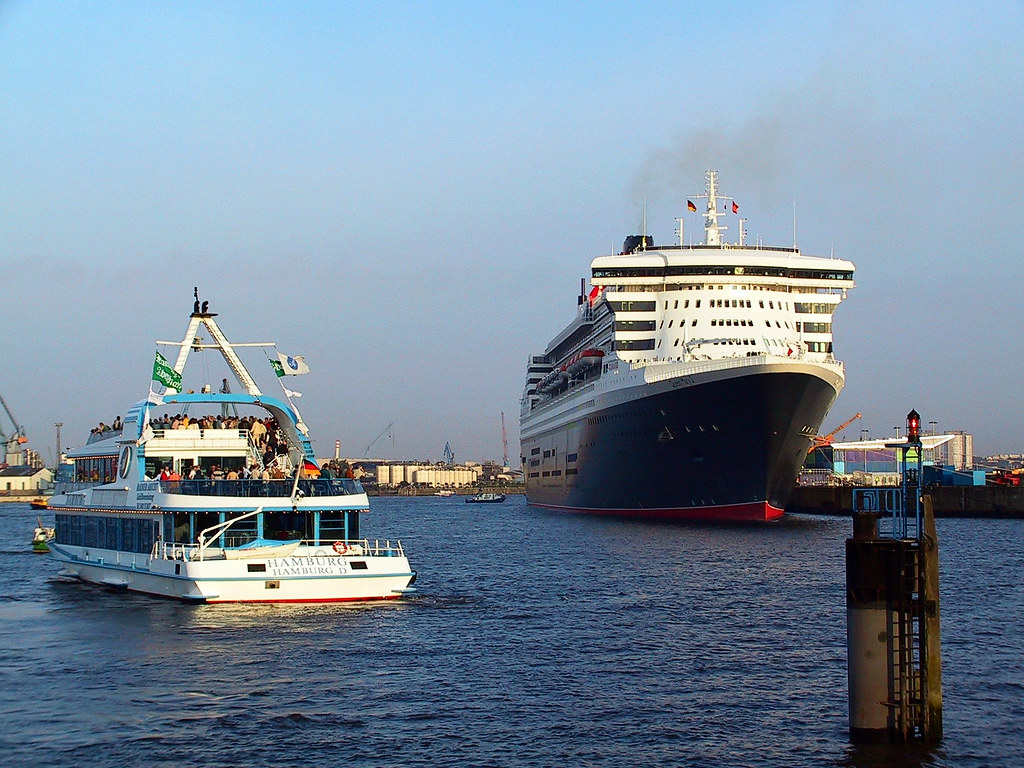Queen Mary 2 im Hamburger Hafen 2004 Johannes Flickr