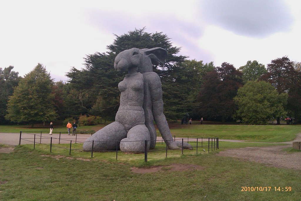 IMAG0106 Strange Statue yorkshire sculpture park hls_n34l Flickr