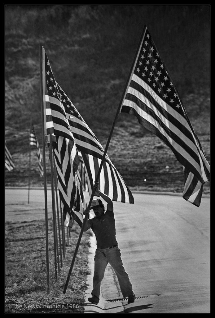 Viet Wall 1986 "The Moving Wall" a half size replica of th… Flickr