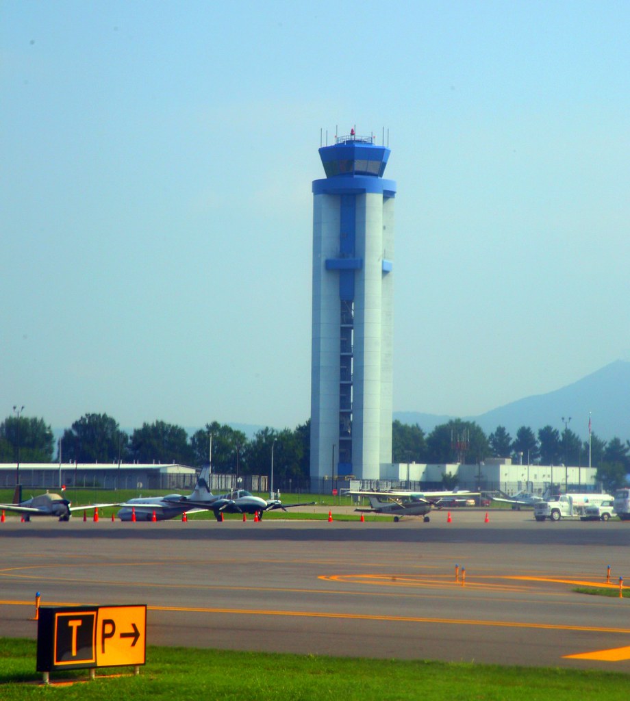 ROA Roanoke Regional Airport offers more than 50 scheduled… Flickr