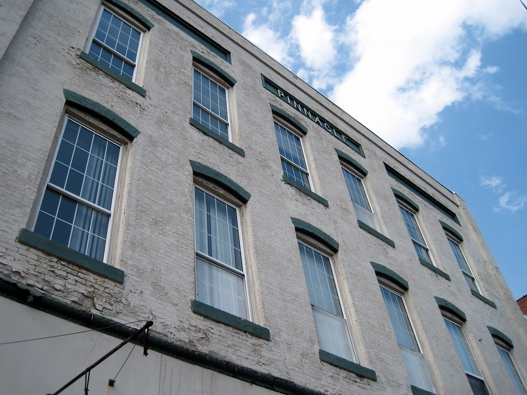 Pinnacle, Middlesboro, KY The Pinnacle Building in downtow… Flickr