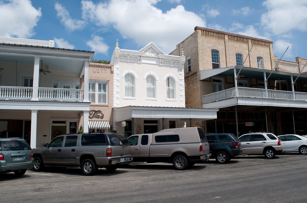 Goliad County Courthouse Historic District Buildings linin… Flickr