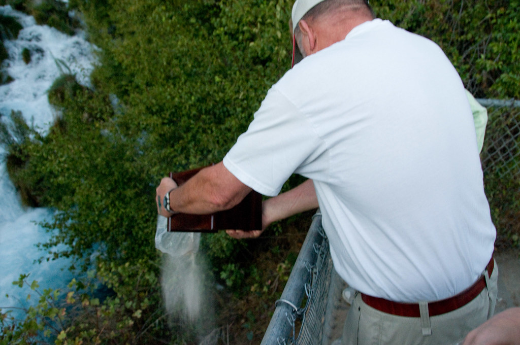 Spreading Mom's ashes at Niagara Falls near Thousand Sprin… Flickr
