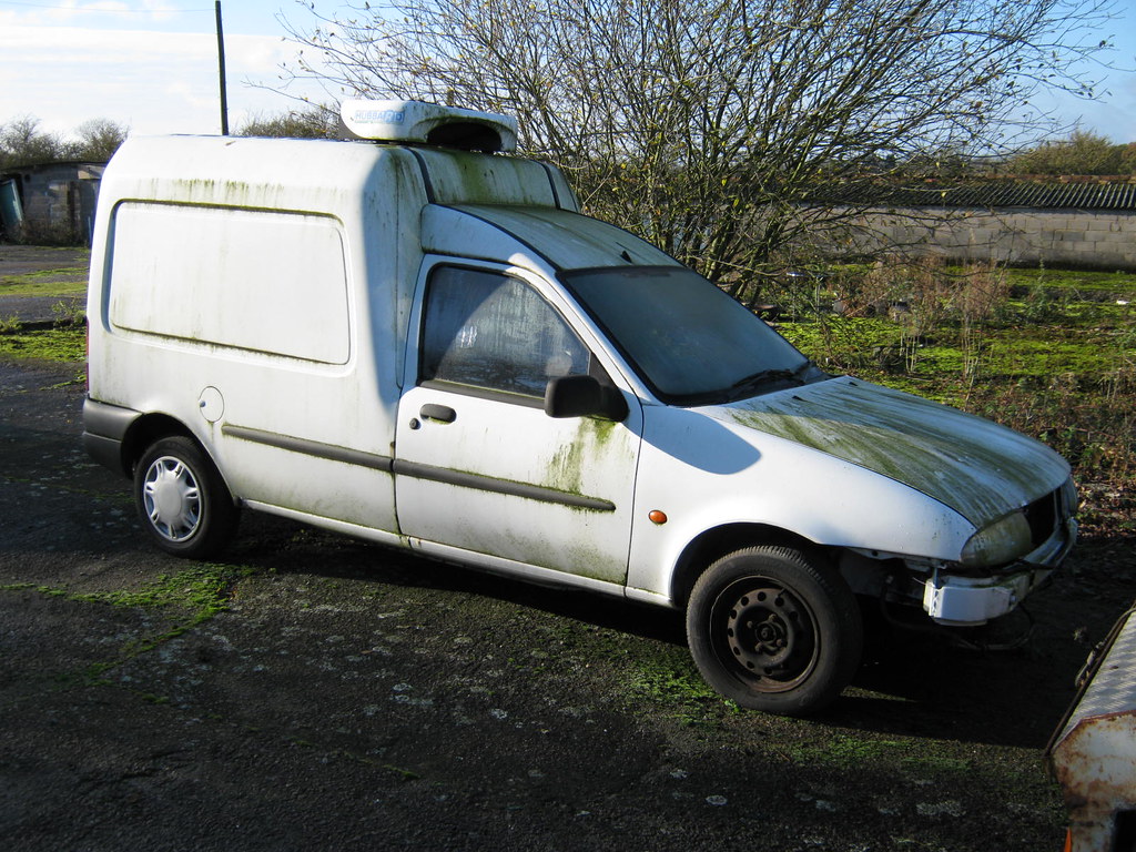 SEPTEMBER 1999 FORD FIESTA 1753cc COURIER Registration V**… Flickr