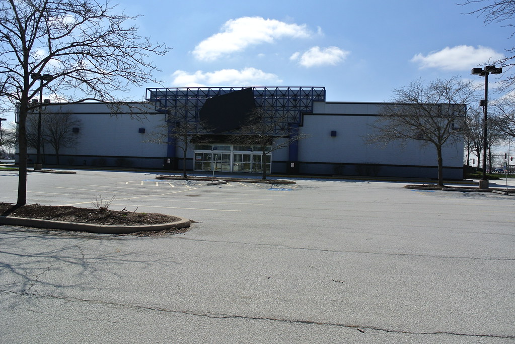 Former Best Buy Matteson IL. gameking3 Flickr