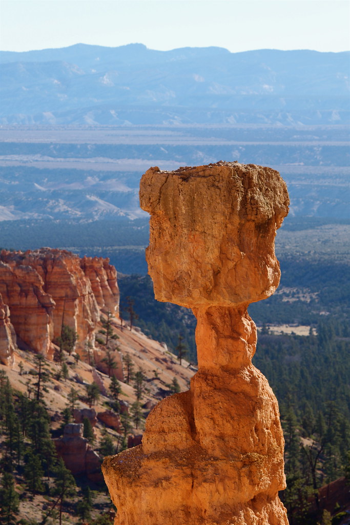 Thor's Hammer An eroded hoodoo along the Navajo Loop Trail… Flickr
